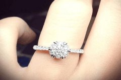 婚后钻戒可以戴中指吗