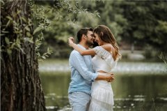 婚纱照挂床头的正确图，挂婚纱照有什么禁忌