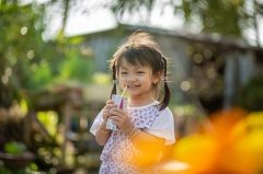 82年属狗2022年生孩子好不好，几月生小孩最好