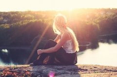 女人眉毛有痣好不好，眉毛长痣代表了什么